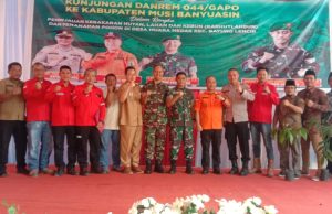 Pj Bupati Apriyadi Sisir Area Rawan Karhutbunlah, Tanam Pohon Hingga Edukasi Warga Muara Medak Pj Bupati Apriyadi Sisir Area Rawan Karhutbunlah, Tanam Pohon Hingga Edukasi Warga Muara Medak