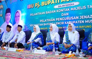 Hj Asna Aini Apriyadi Resmi Melantik Pengurus BKMT Kecamatan Bayung Lencir Hj Asna Aini Apriyadi Resmi Melantik Pengurus BKMT Kecamatan Bayung Lencir