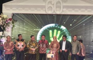 “Singa Betina” Parlemen, Biografi Pertama Perempuan Politik