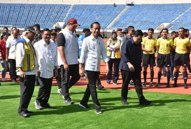 jokowi di stadion