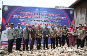 Pj Gubernur Sumsel Letakan Batu Pertama Pembangunan Rumah Layak Huni