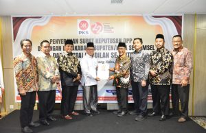 PKS Sumsel Serahkan SK Presiden PKS Dukungan ke Bacakada Kab/Kota