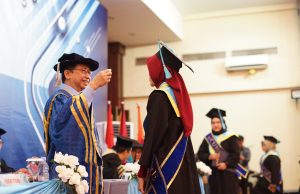 Universitas Indo Global Mandiri Wisuda 322 Lulusan