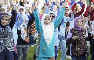 Gerak Bersama Ribuan Peserta, Staf Ahli TP PKK dan Ketua DWP Muba Tampil Antusias di KRIYA 2026